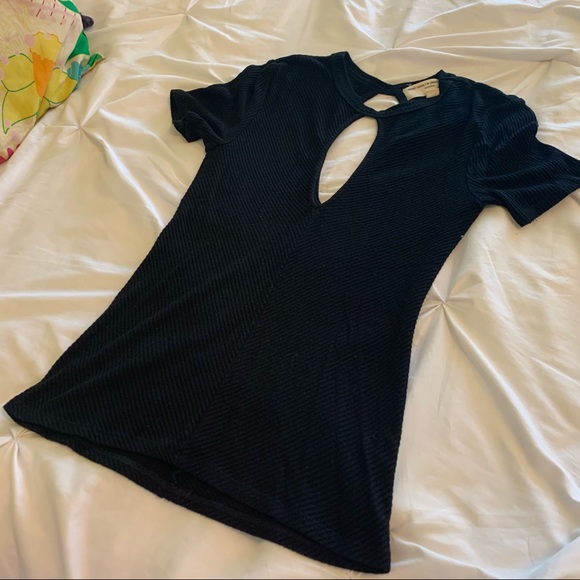 Black keyhole high neck shirt - Picture 3 of 4